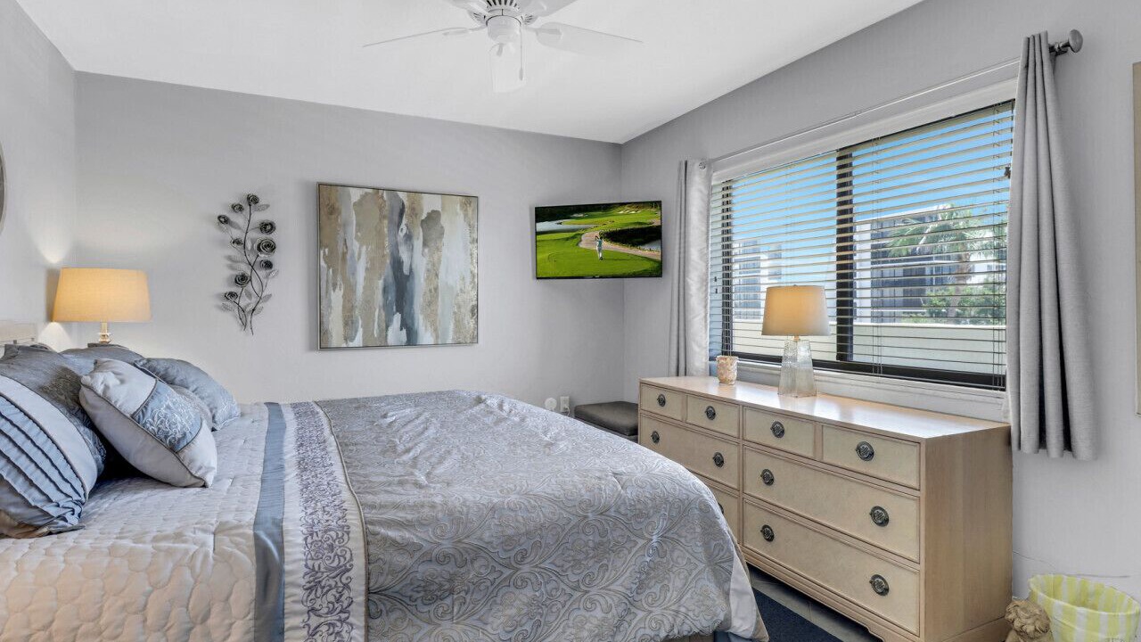 Photo of Bedroom in Vanderbilt Beach
