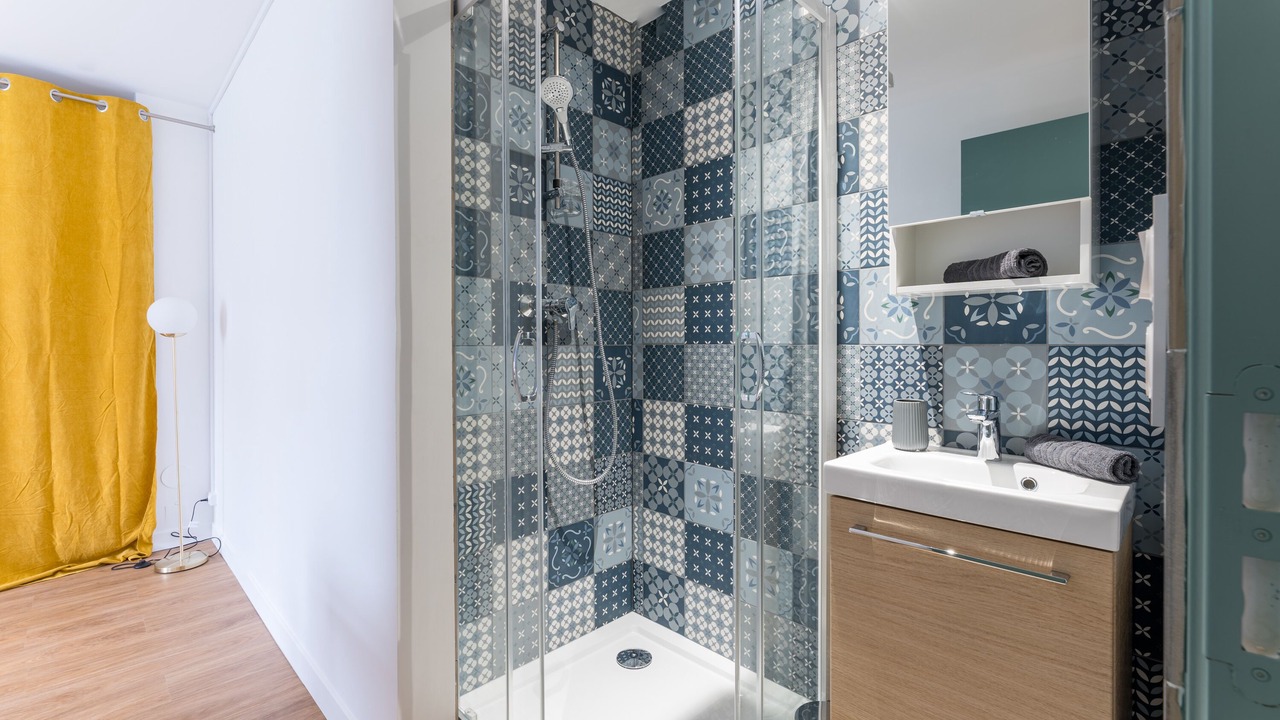 Photo of Bathroom in Mont-Saint-Aignan