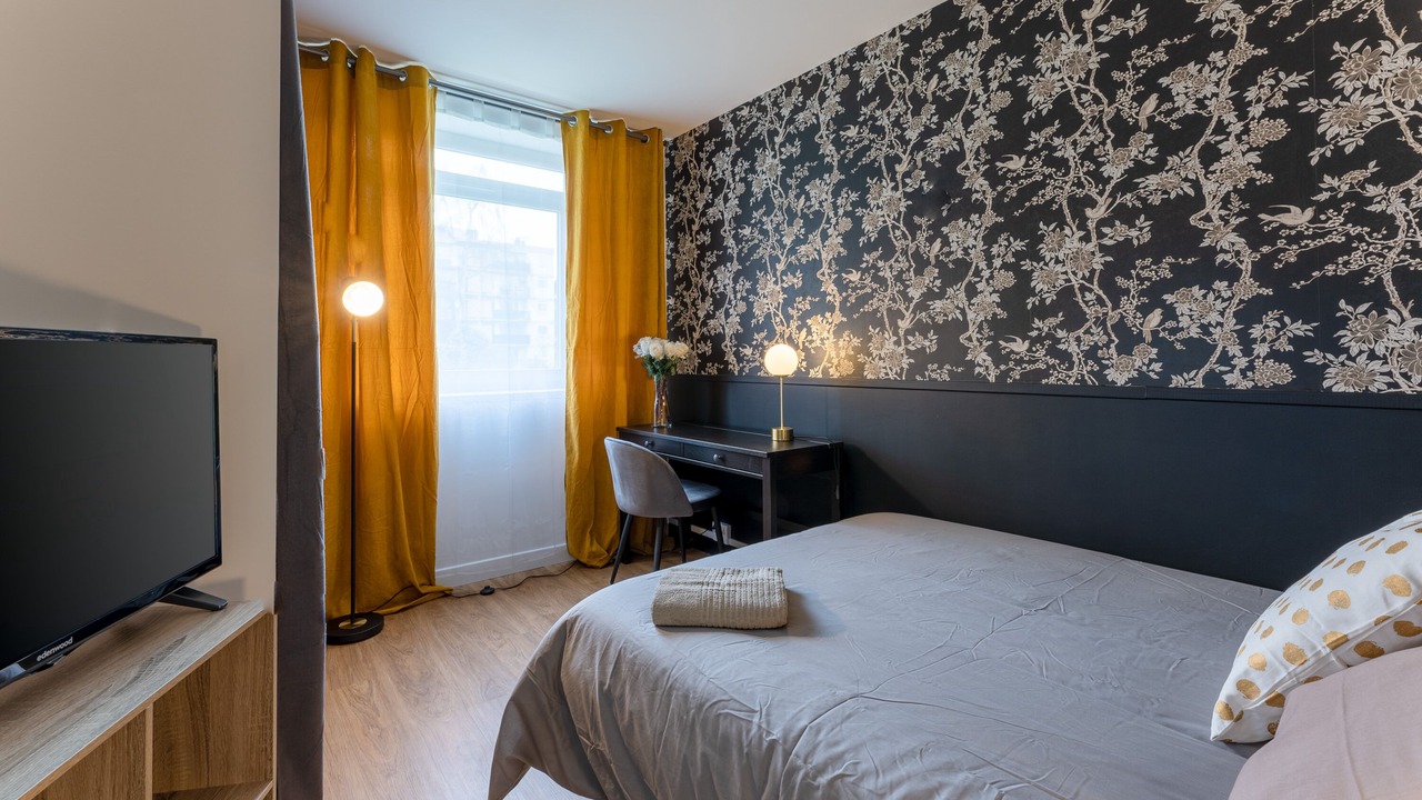 Photo of Bedroom in Mont-Saint-Aignan