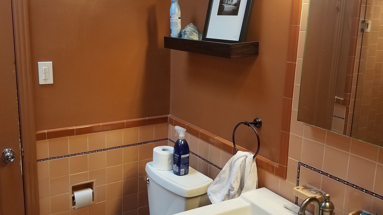 Photo of Bathroom in University Mound