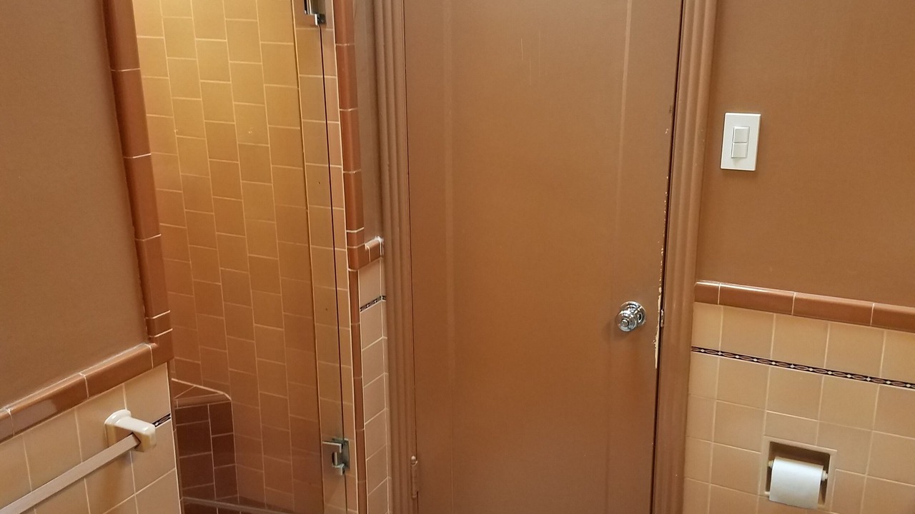 Photo of Bathroom in University Mound