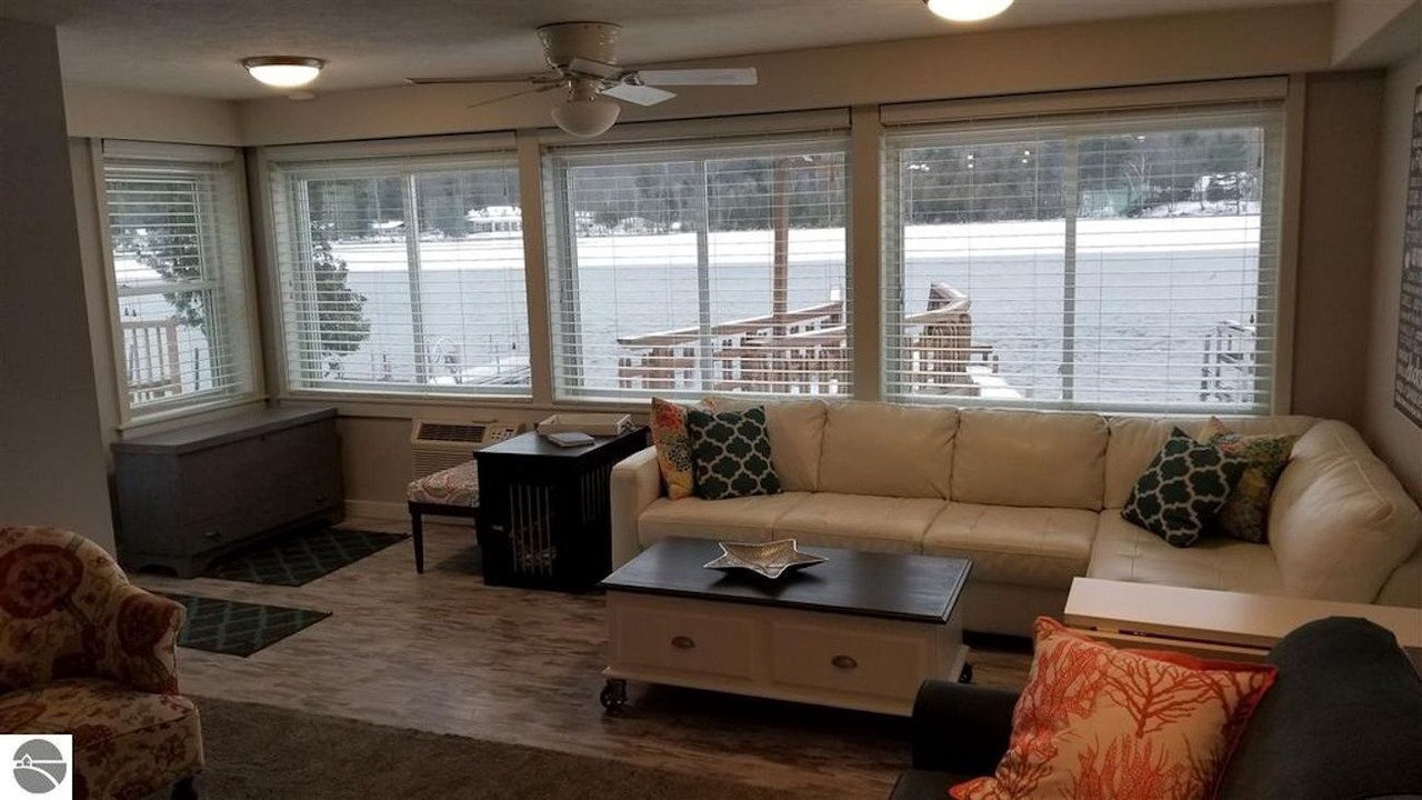 Photo of Livingroom in Clam River