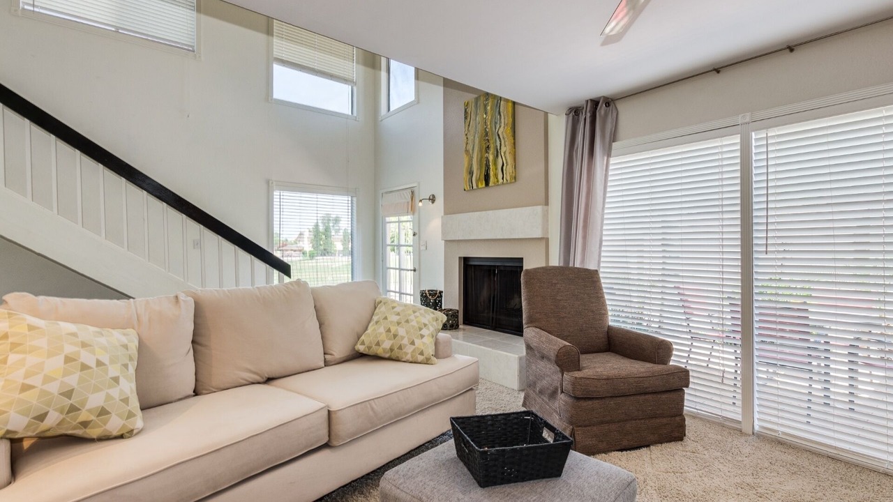 Photo of Livingroom in Bellair
