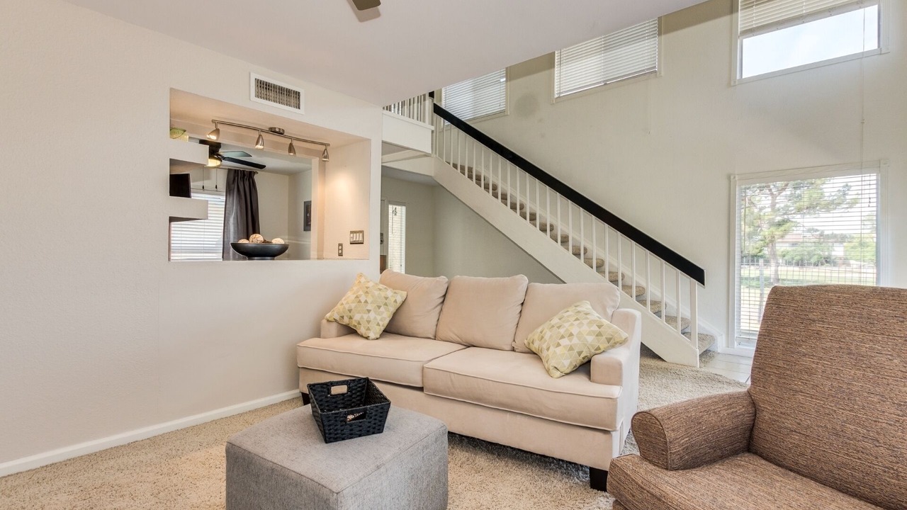 Photo of Livingroom in Bellair