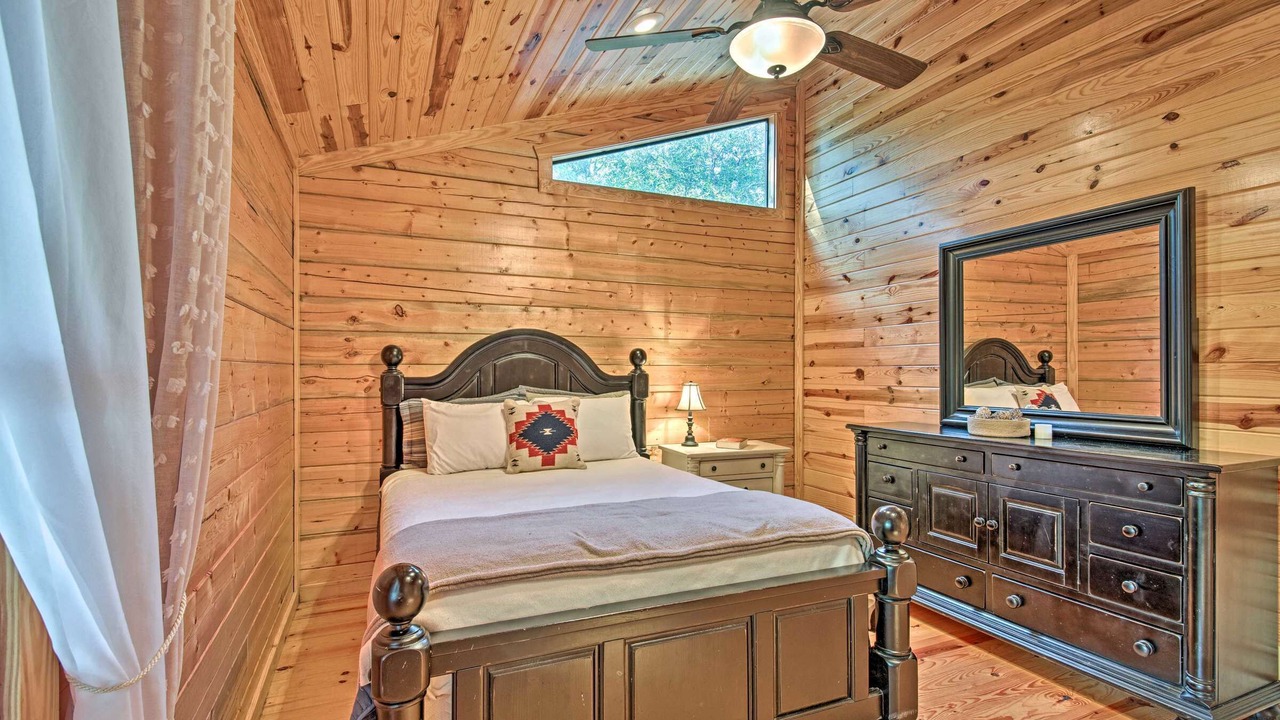 Photo of Bedroom in Golden