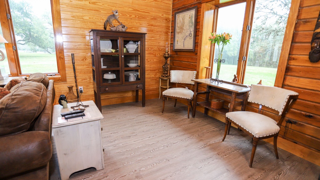Photo of Livingroom in La Grange