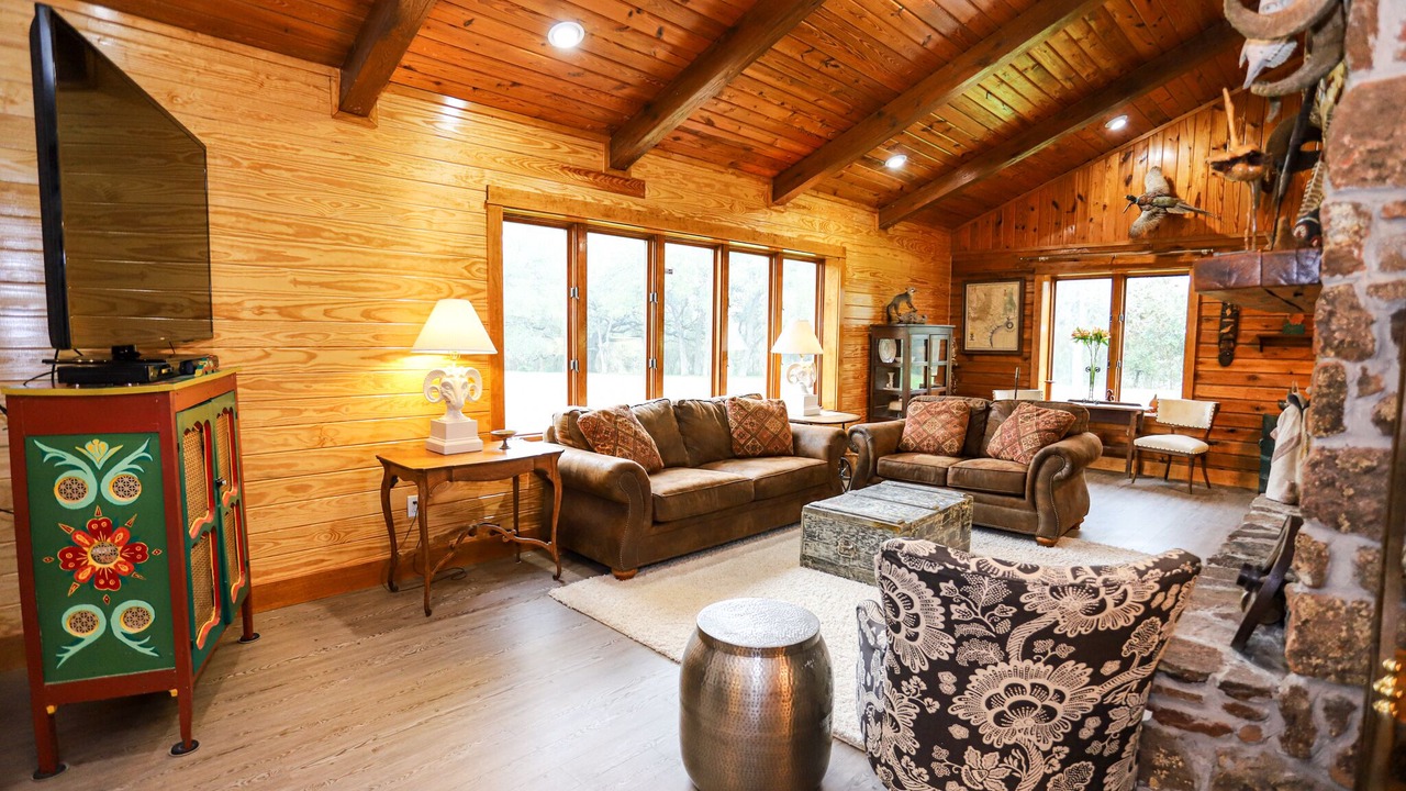 Photo of Livingroom in La Grange