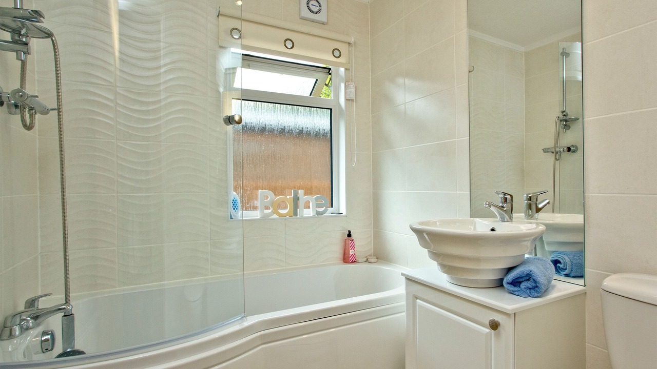 Photo of Bathroom in Lanlivery