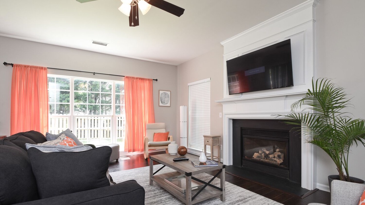 Photo of Livingroom in Ballantyne