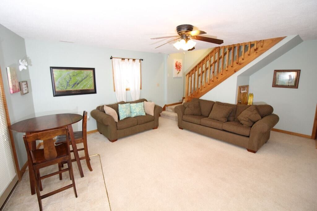 Photo of Bedroom in Flat Hollow Marina