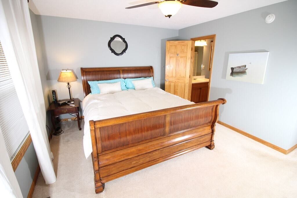 Photo of Bathroom in Flat Hollow Marina