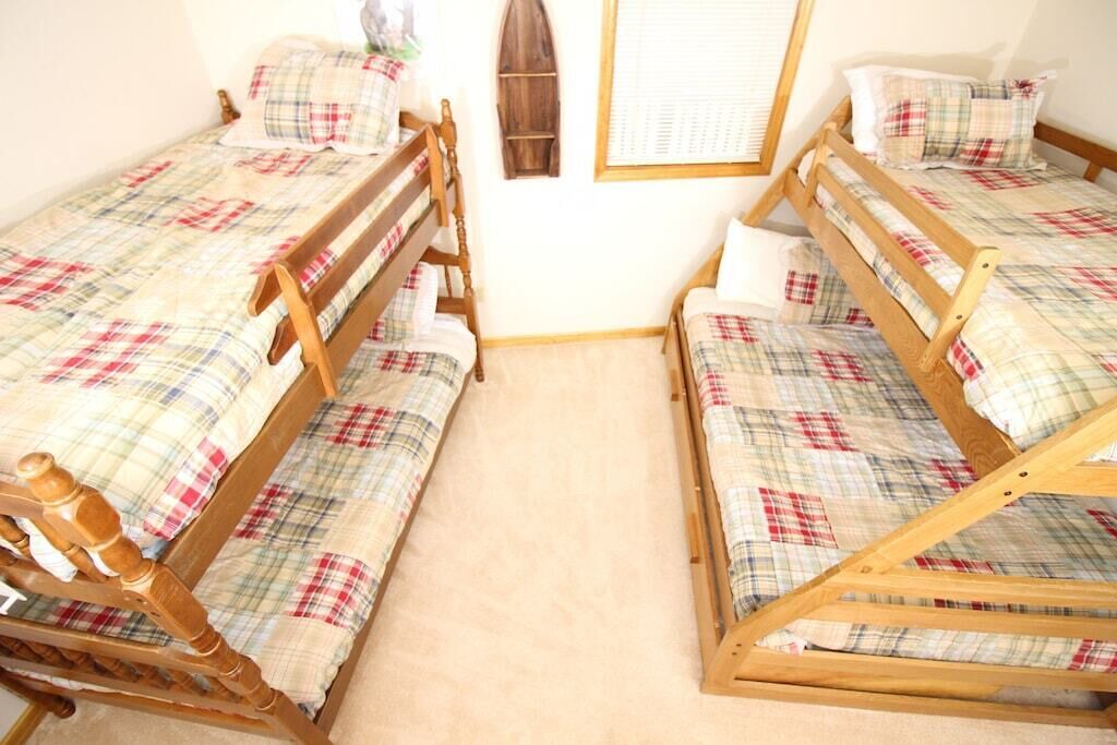 Photo of Bedroom in Flat Hollow Marina