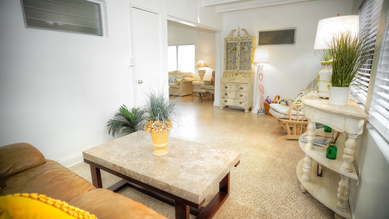 Photo of Livingroom in Lauderdale Beach