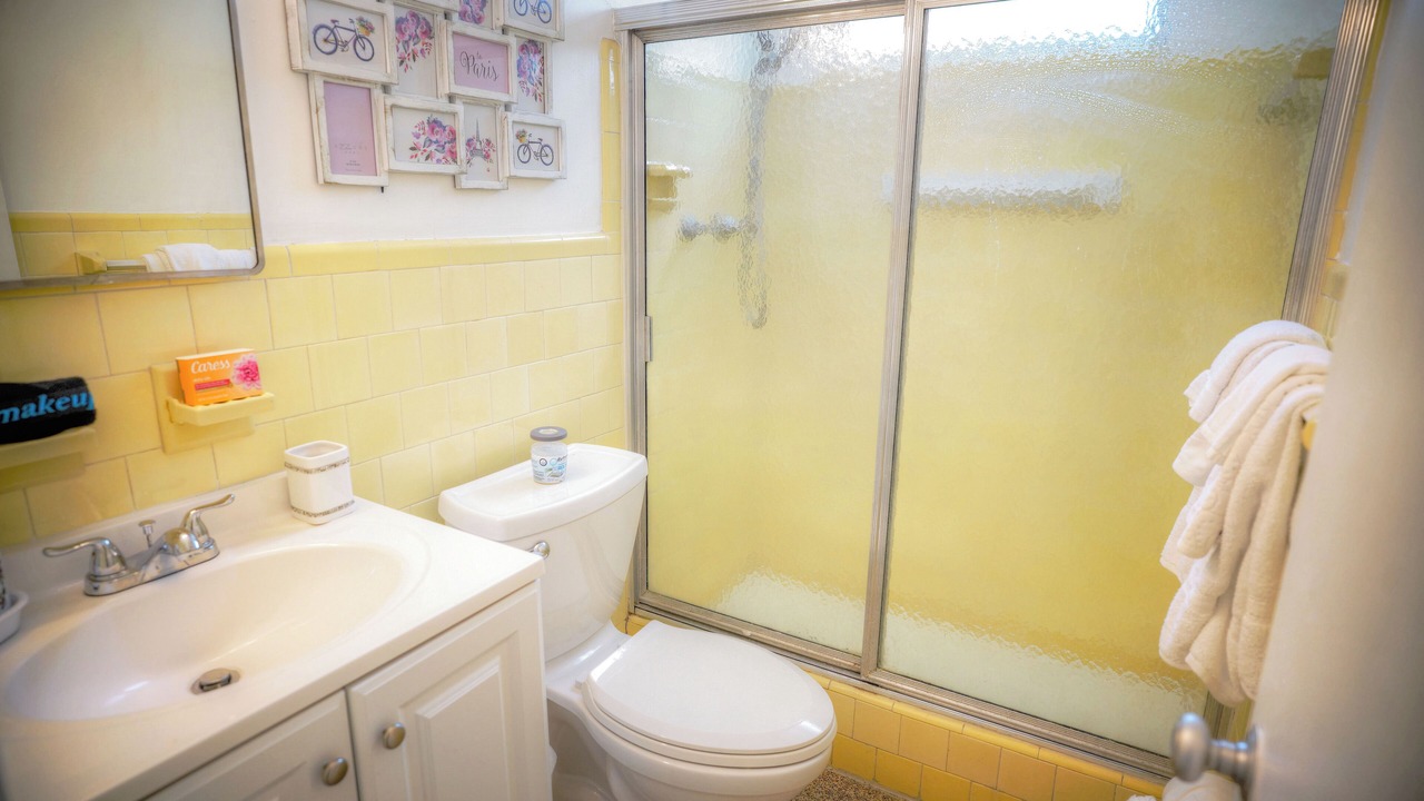 Photo of Bathroom in Lauderdale Beach
