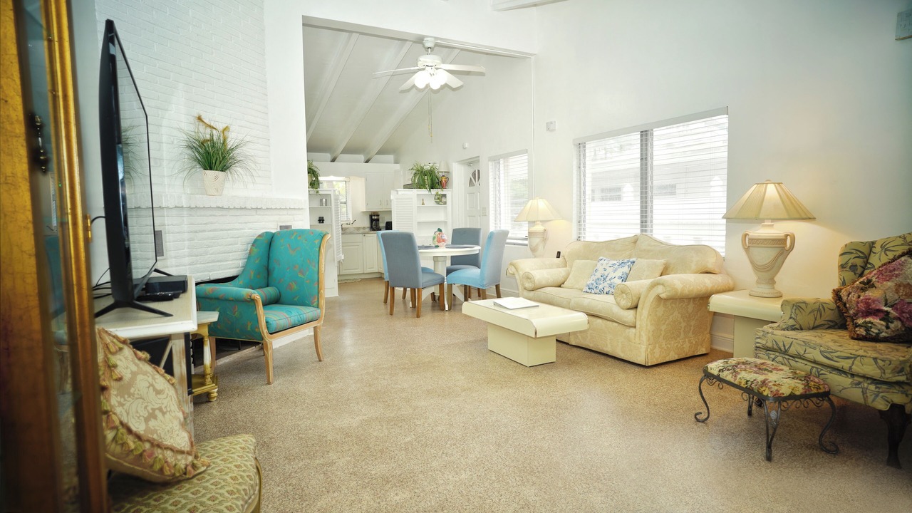 Photo of Livingroom in Lauderdale Beach