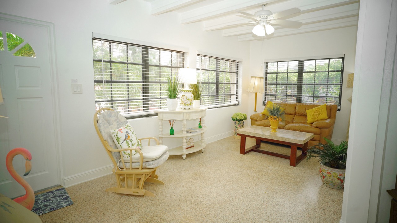 Photo of Livingroom in Lauderdale Beach