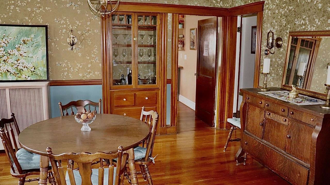 Photo of Others in Oak Square