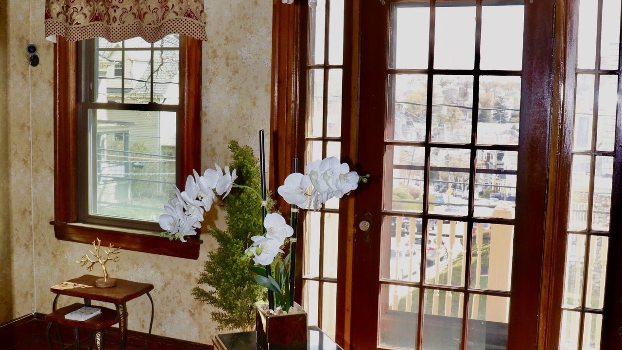 Photo of Others in Oak Square