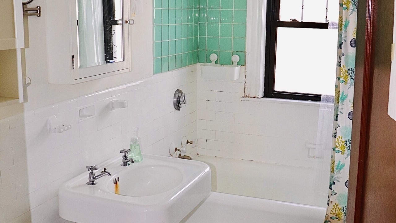 Photo of Bathroom in Oak Square
