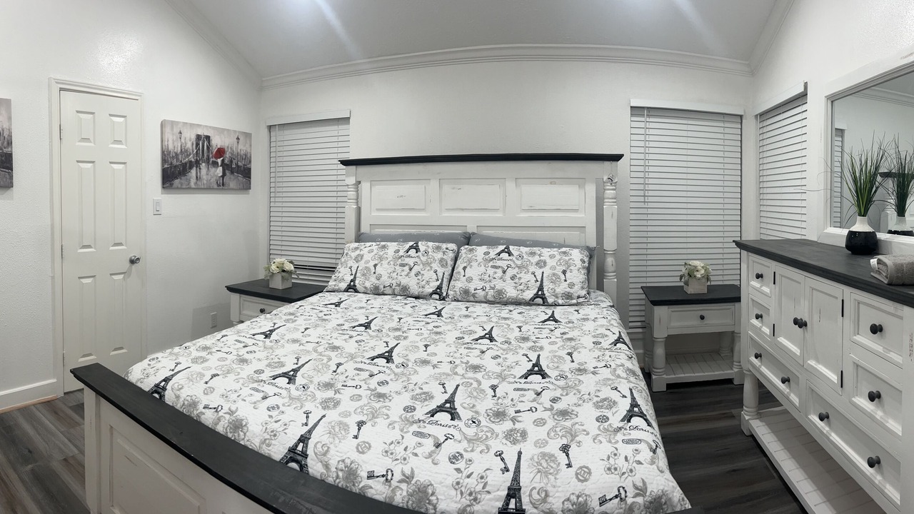 Photo of Bedroom in Humble