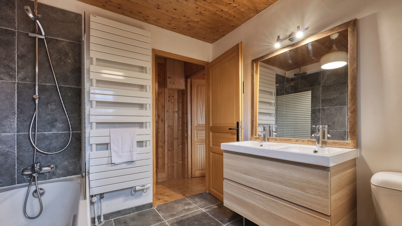 Photo of Bathroom in Saint-Nicolas-de-Veroce