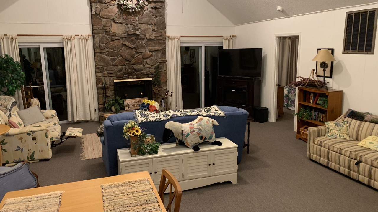 Photo of Livingroom in Cherokee Village