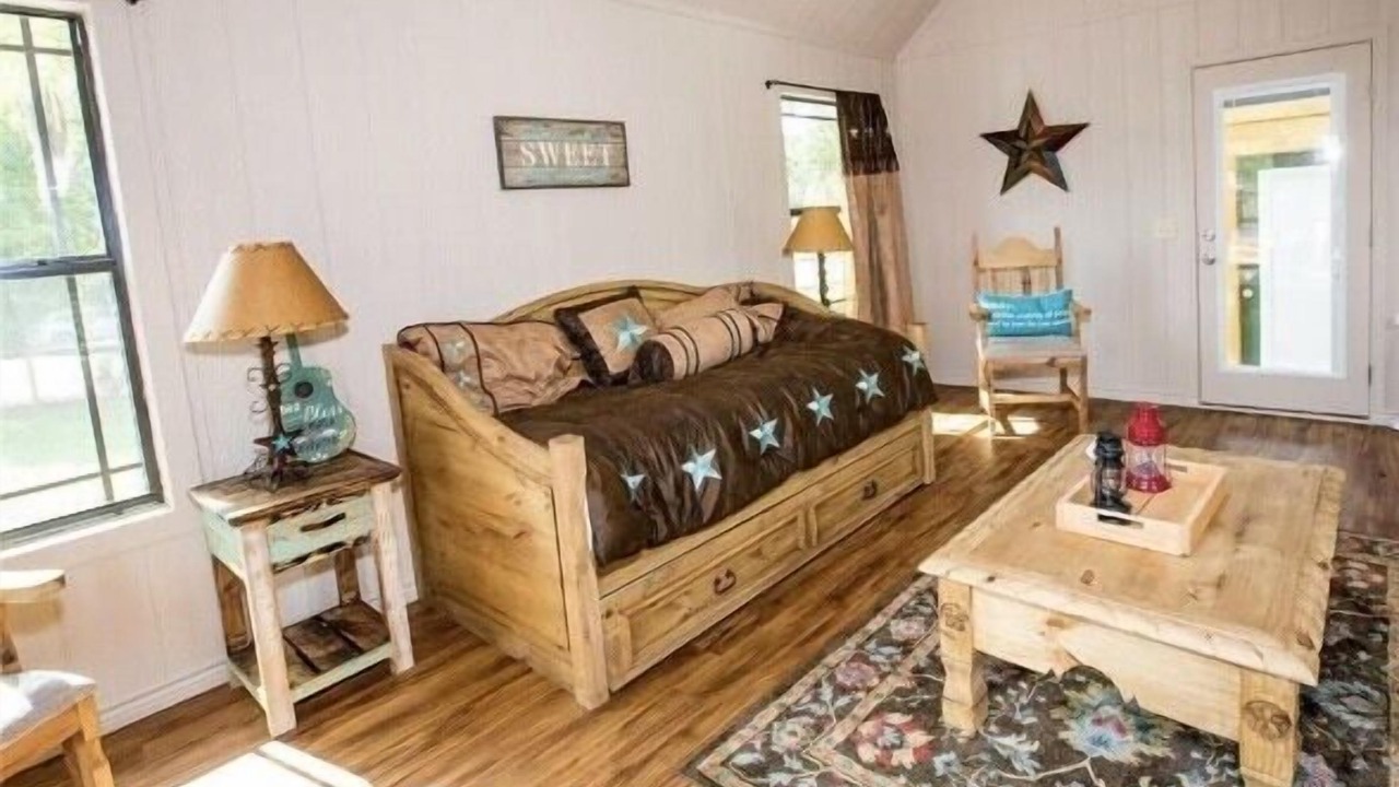 Photo of Livingroom in Cleveland