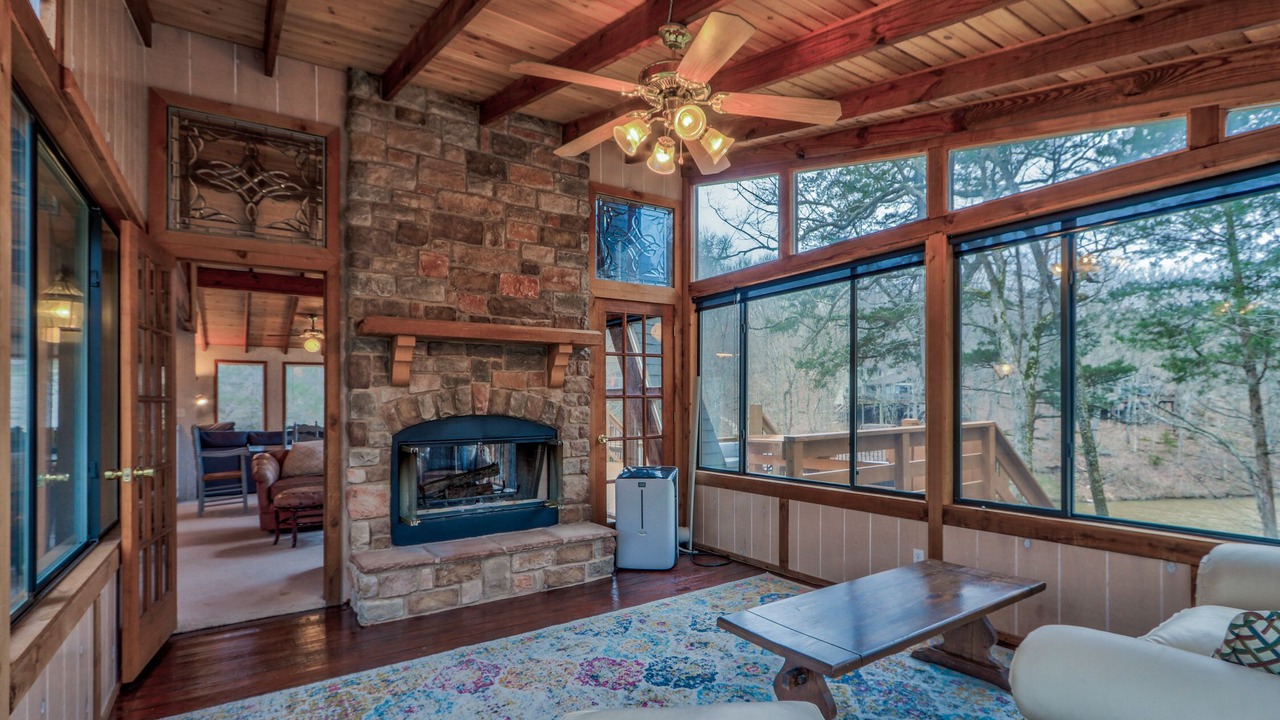 Photo of Livingroom in Innsbrook