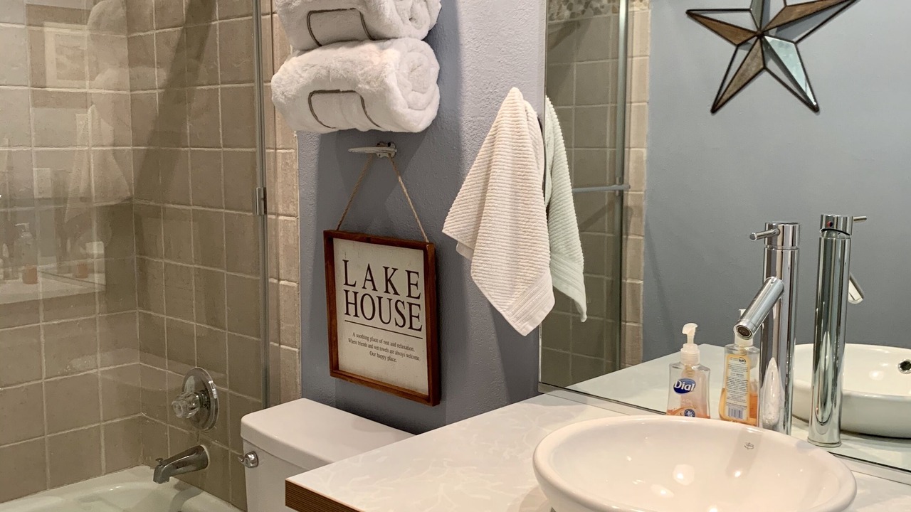Photo of Bathroom in Pottsboro
