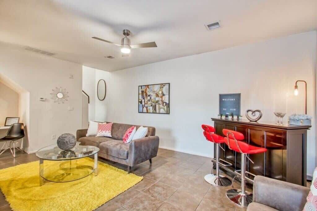 Photo of Livingroom in Biggs Field