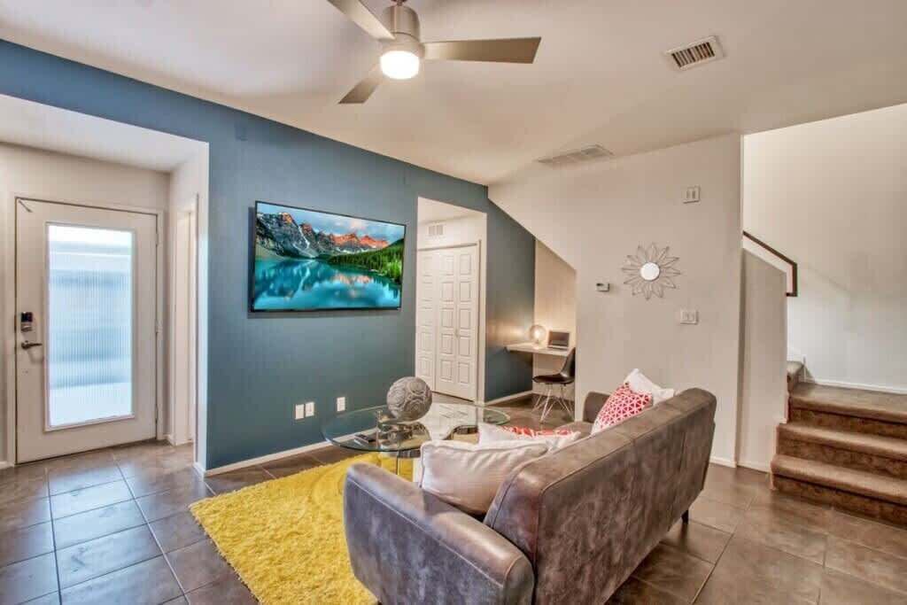 Photo of Livingroom in Biggs Field