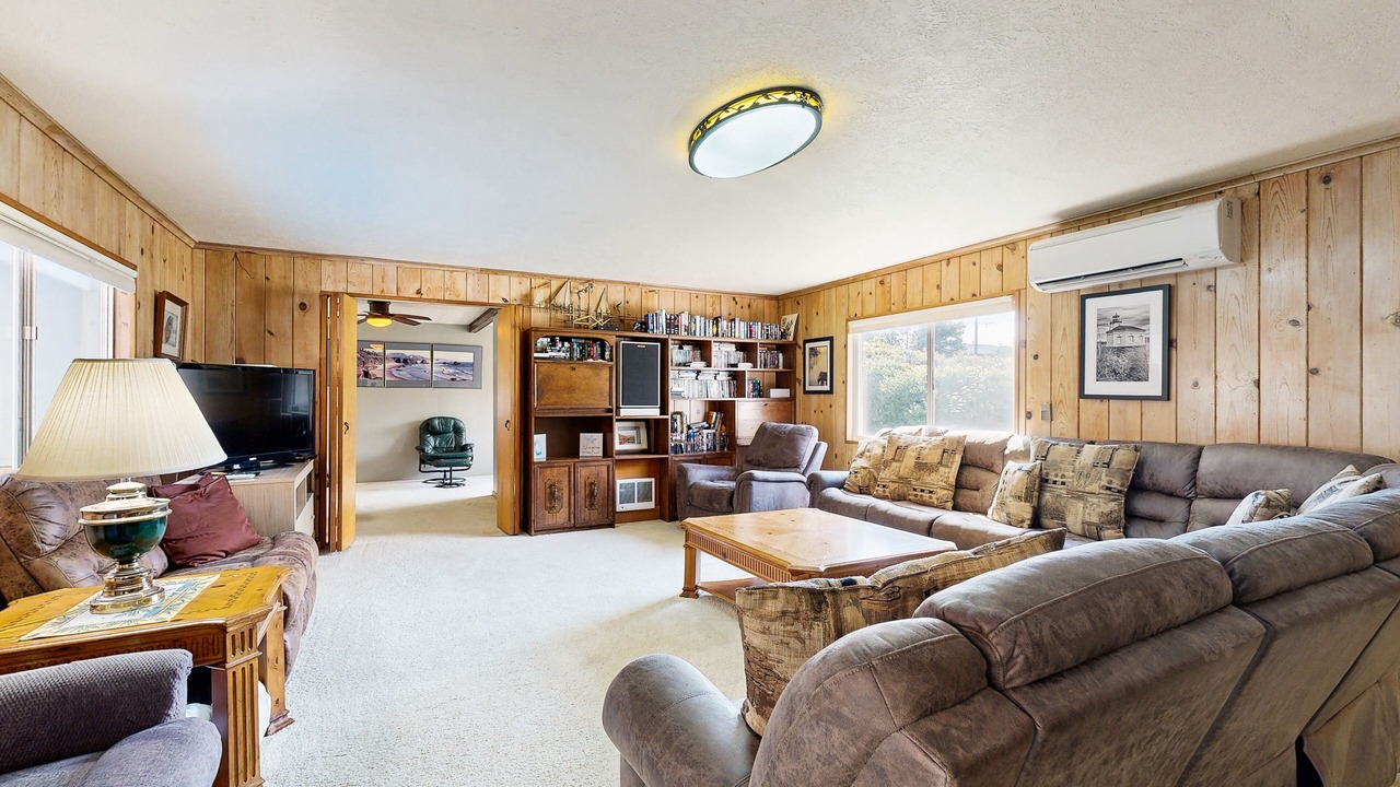 Photo of Livingroom in Rockaway Beach