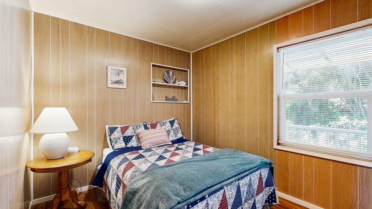 Photo of Bedroom in Rockaway Beach