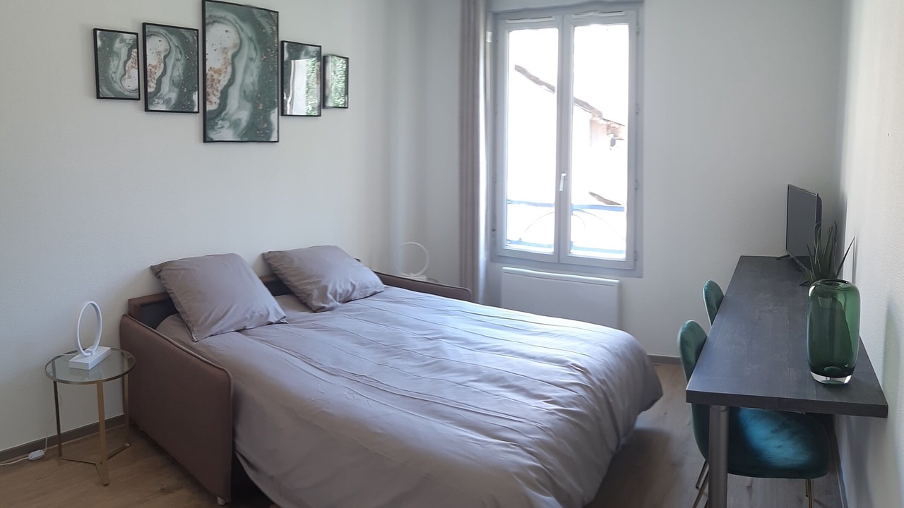 Photo of Bedroom in Lyon City Centre