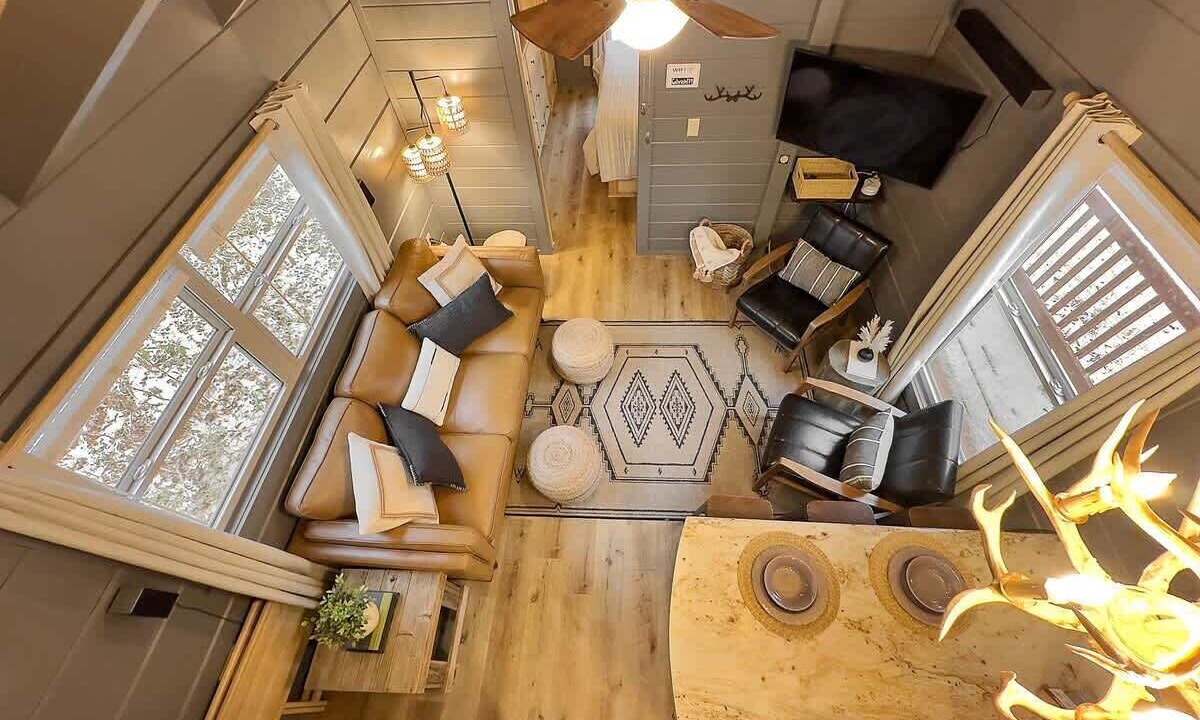 Photo of Livingroom in Lookout Valley Neighborhood Association