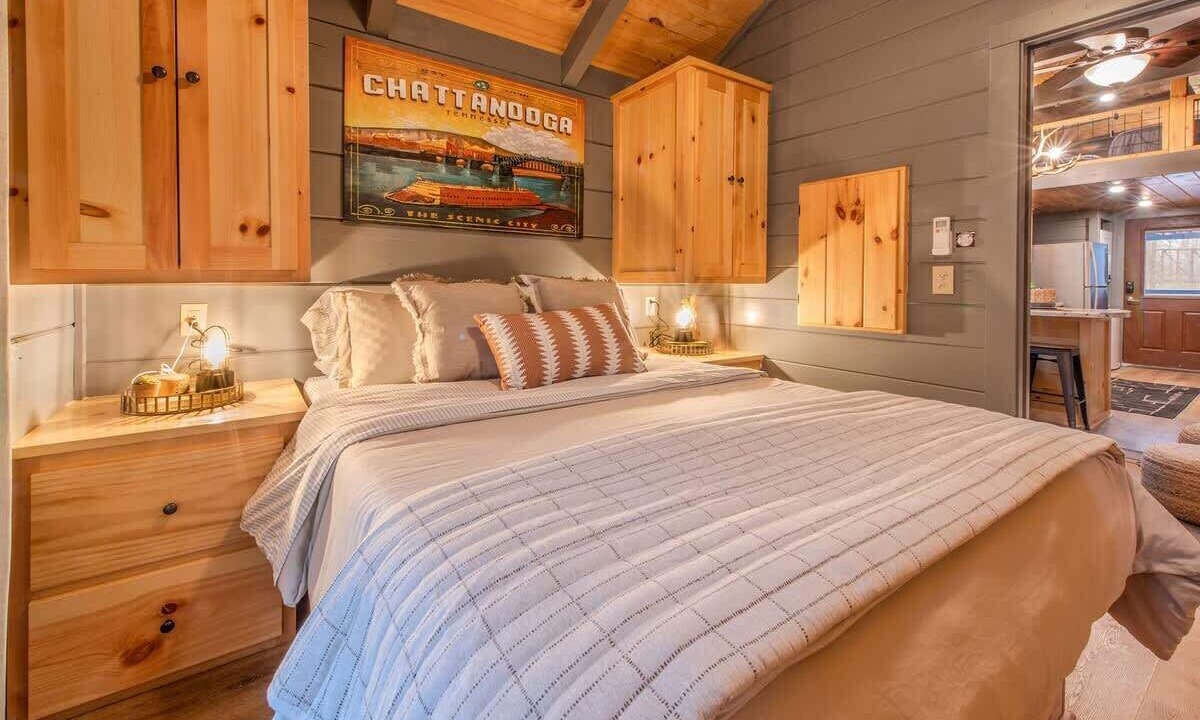 Photo of Bedroom in Lookout Valley Neighborhood Association