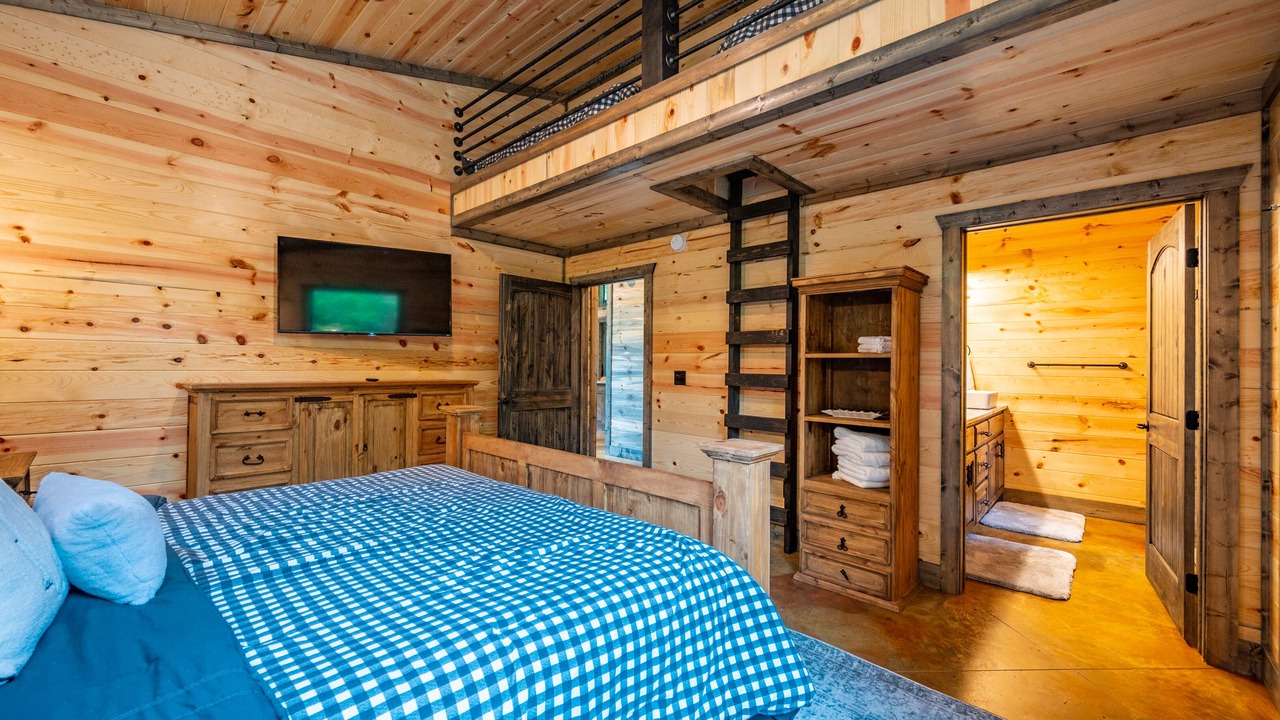 Photo of Bedroom in Broken Bow