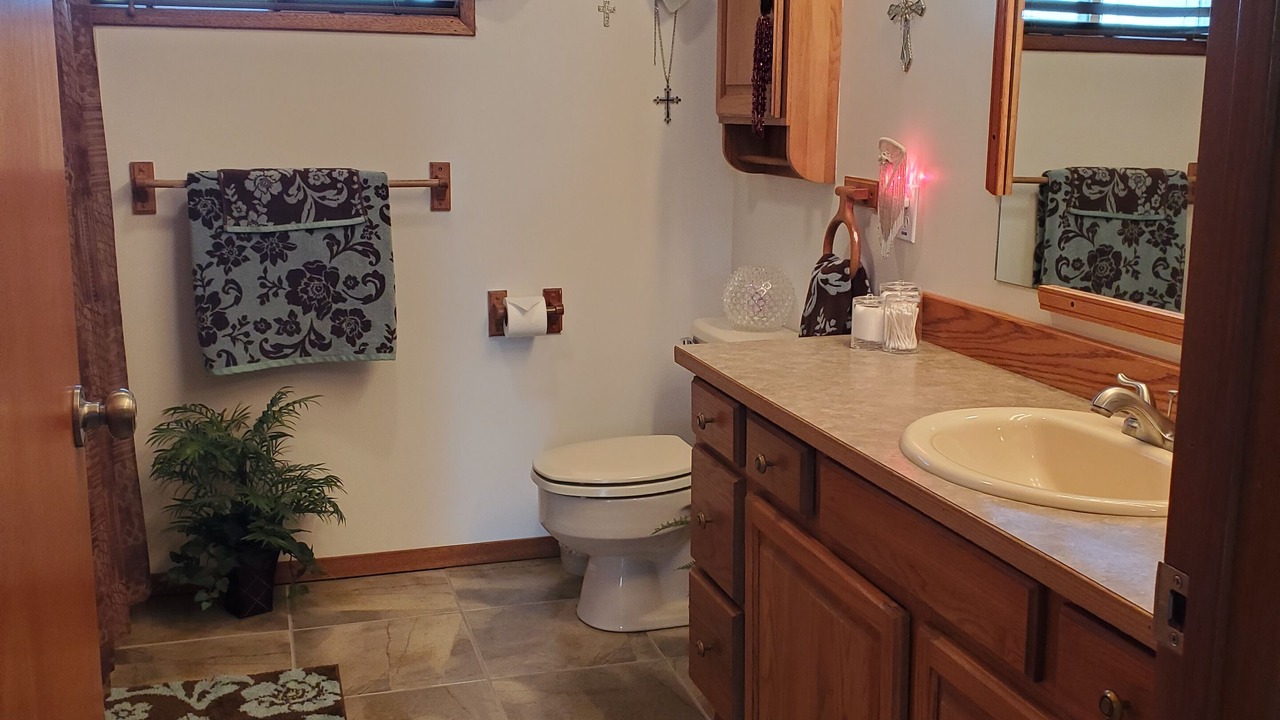 Photo of Bathroom in Lakeview