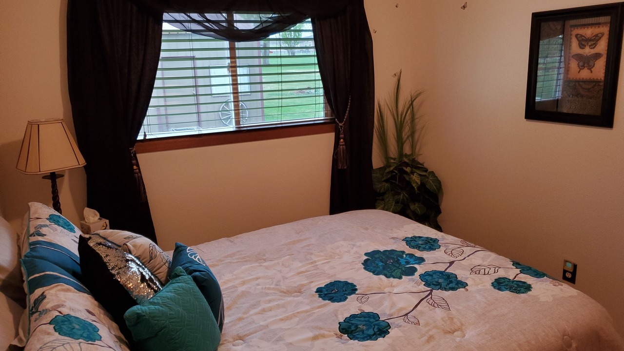 Photo of Bedroom in Lakeview