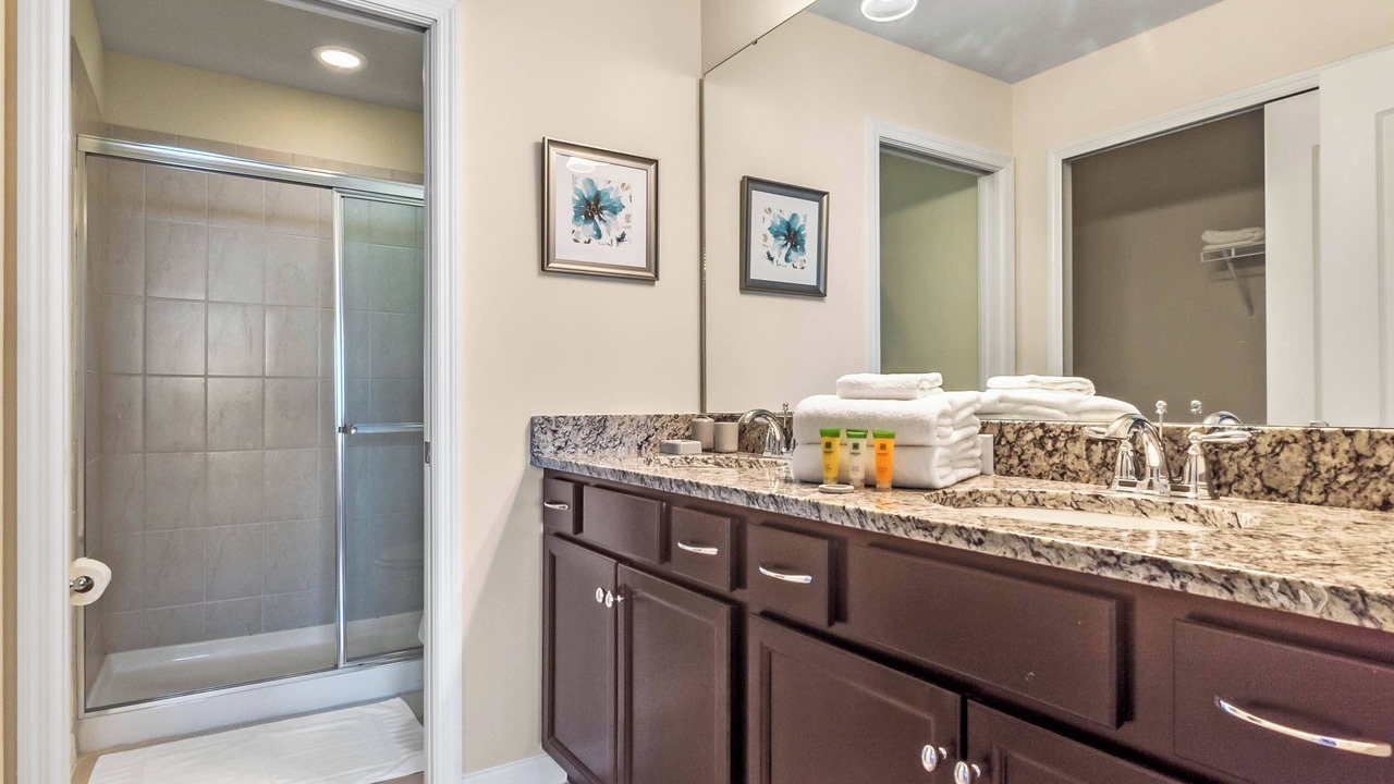 Photo of Bathroom in Bay Lake