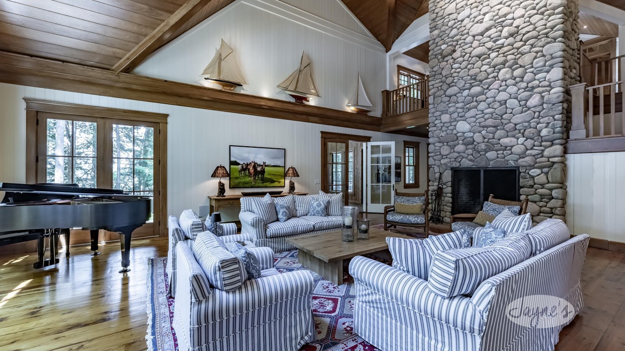 Photo of Livingroom in Muskoka Lakes