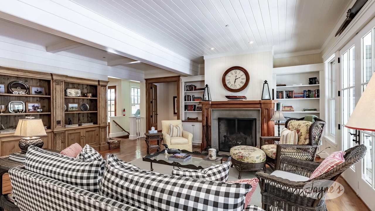 Photo of Livingroom in Muskoka Lakes