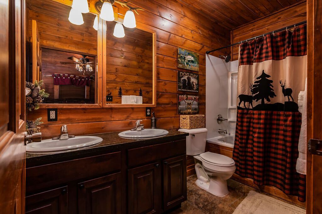 Photo of Bathroom in Branson Cedars