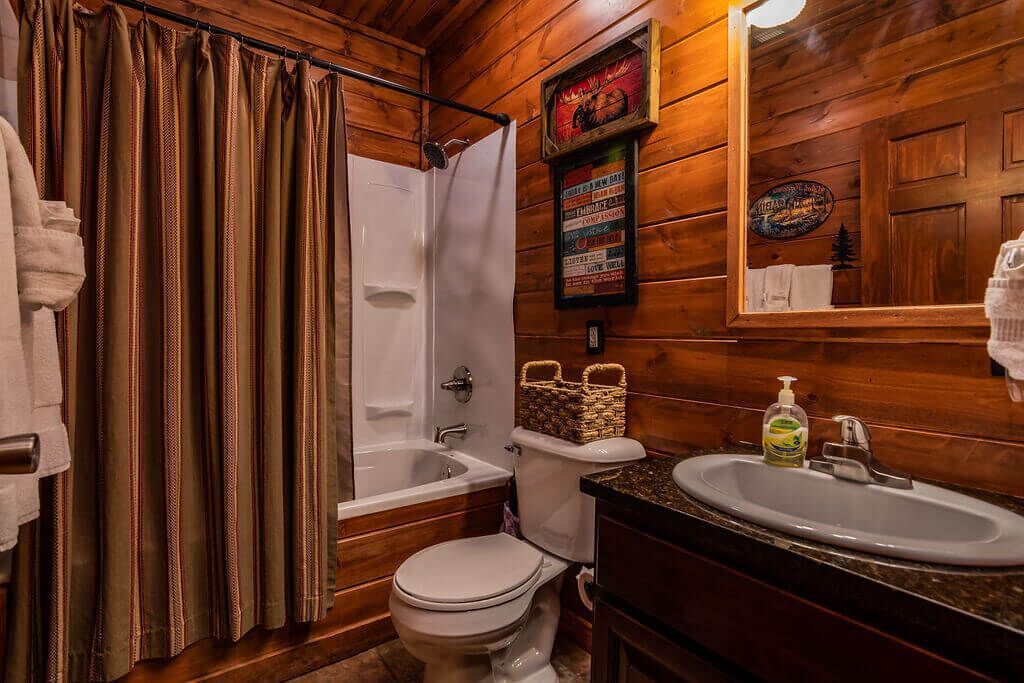 Photo of Bathroom in Branson Cedars