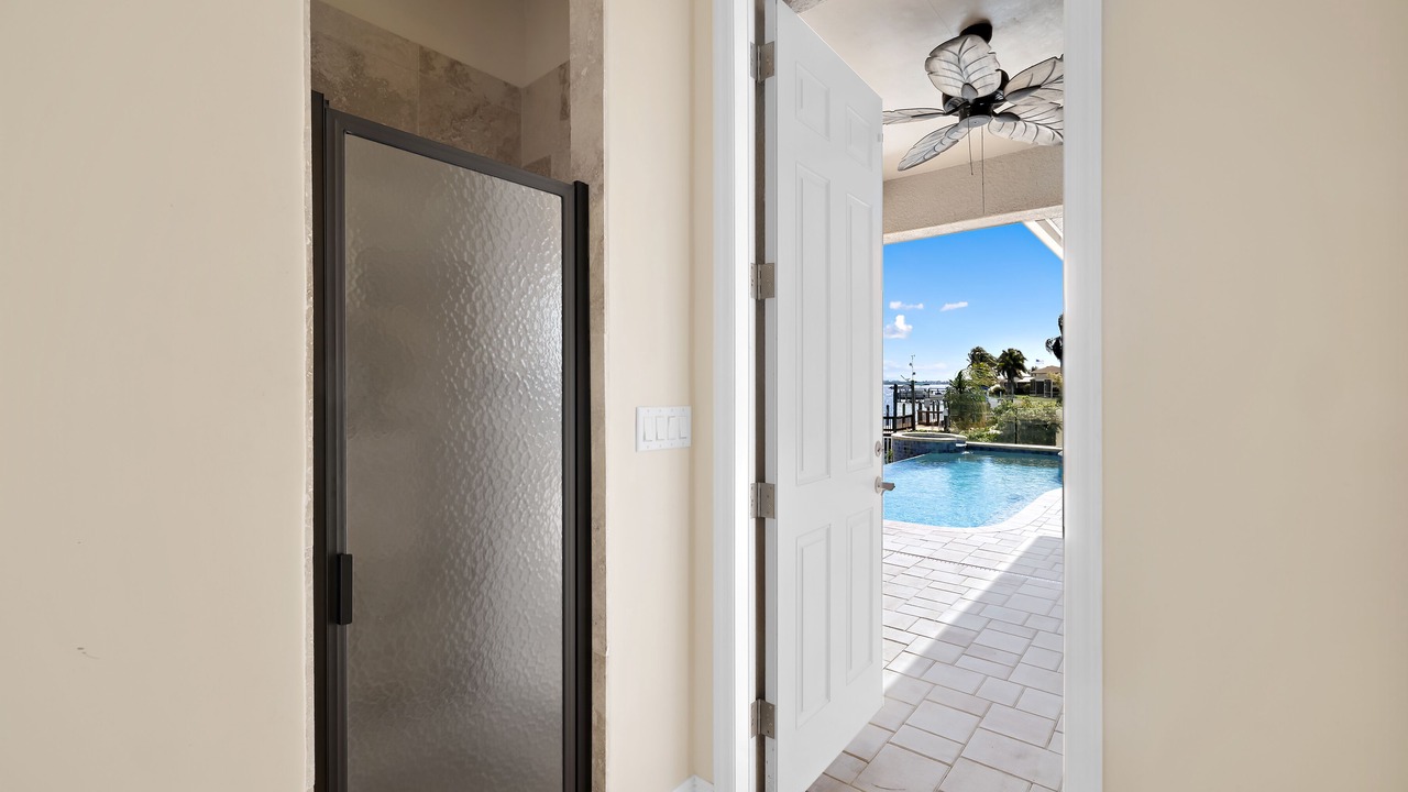 Photo of Bathroom in Caloosahatchee