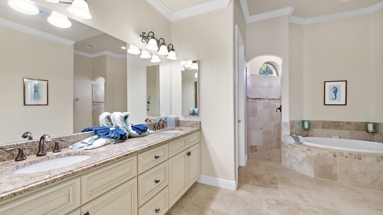 Photo of Bathroom in Caloosahatchee
