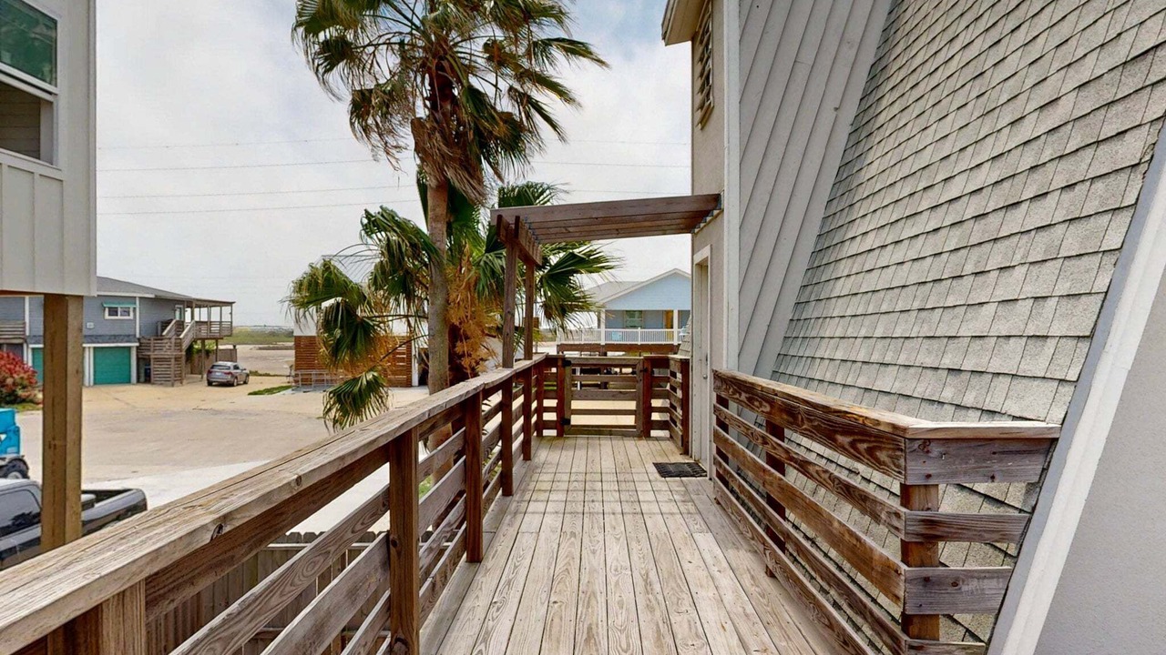 Photo of Patio Balcony in Leeward Sands