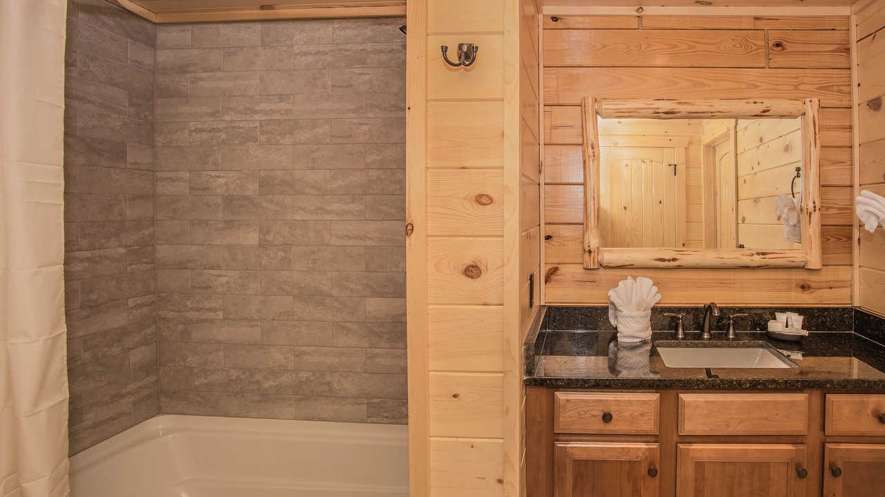 Photo of Bathroom in White Oak Lodge