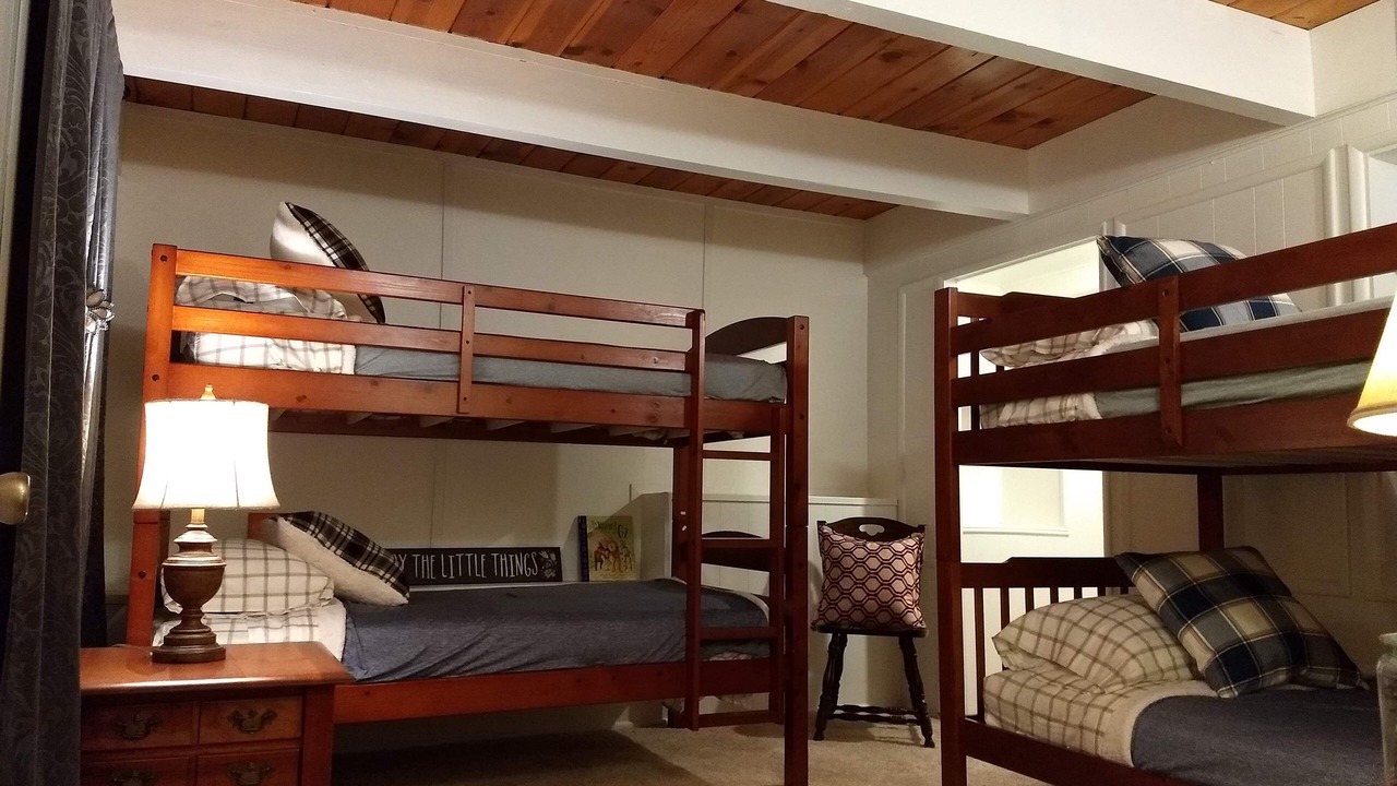 Photo of Bedroom in Twin Peaks