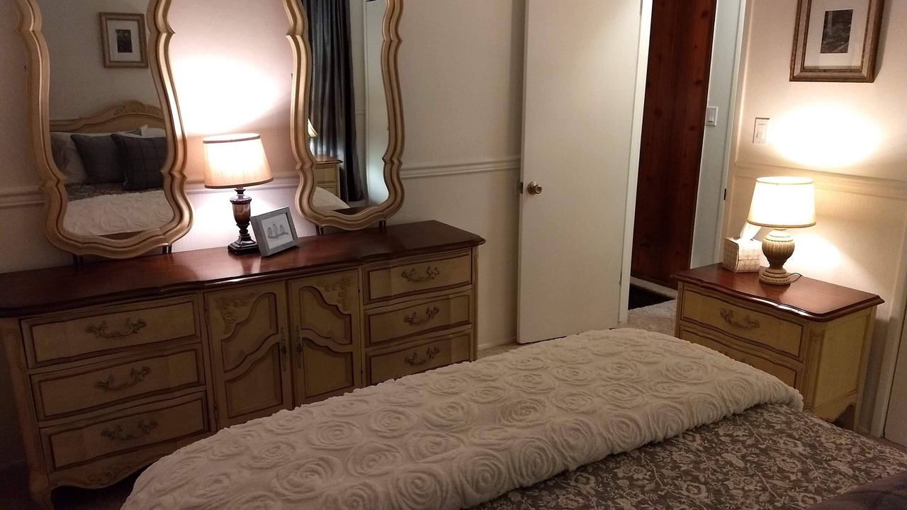 Photo of Bedroom in Twin Peaks